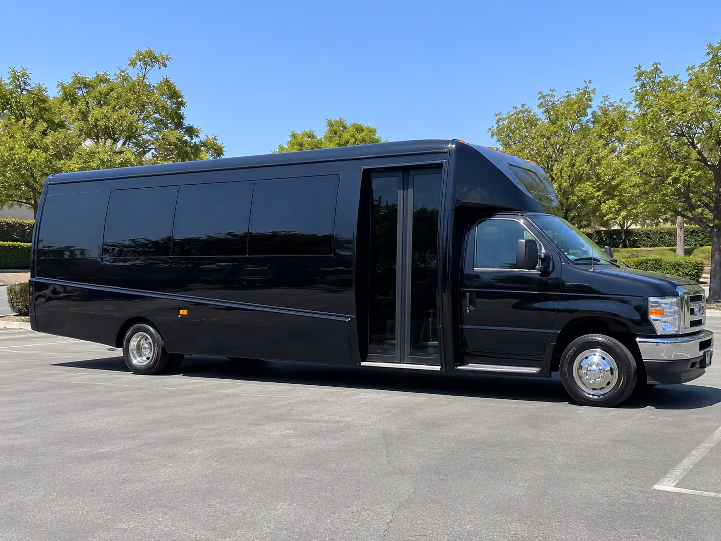charter buses for detroit area museum and science field trips