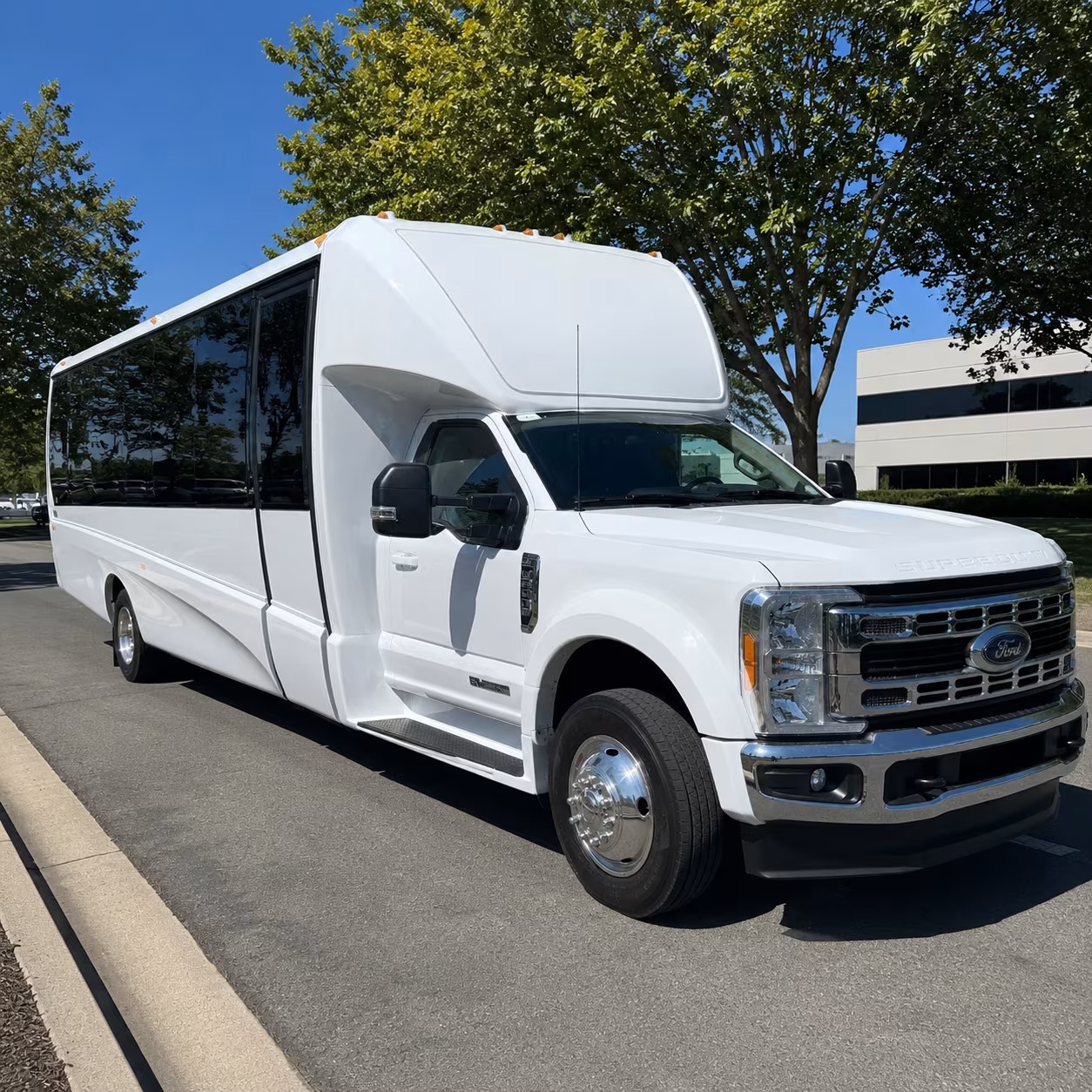 corporate airport transfer buses between novi and dtw