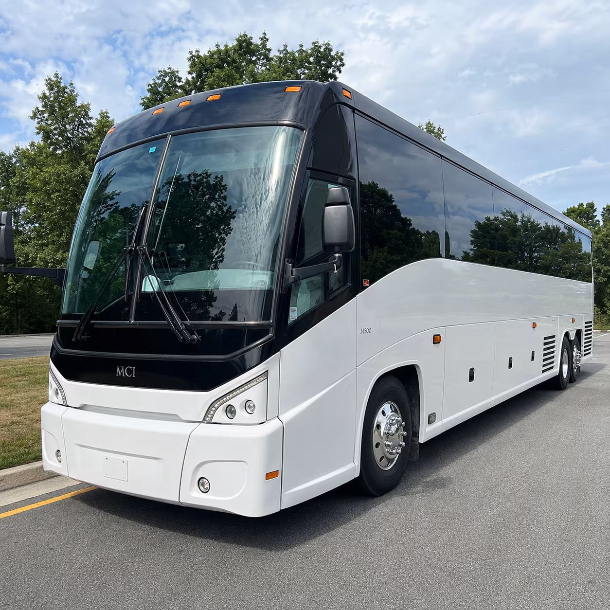 multi stop airport shuttle buses across oakland and washtenaw counties