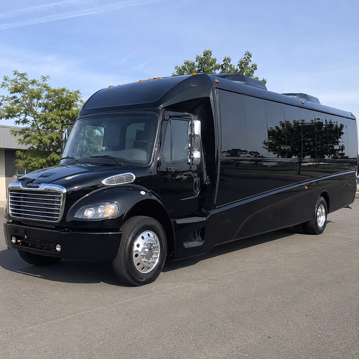 novi 28 passenger minibus