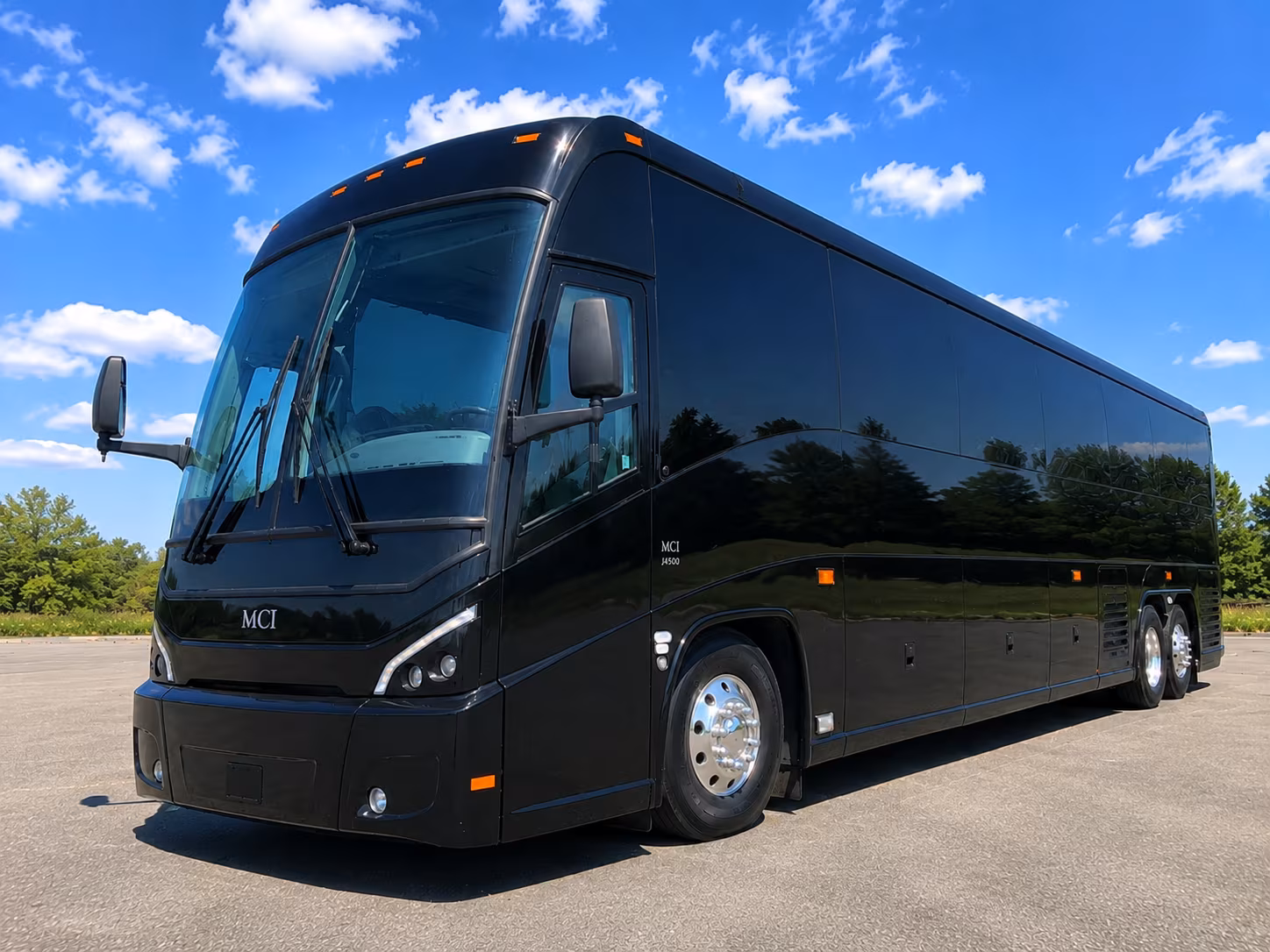 novi 56 passenger charter bus