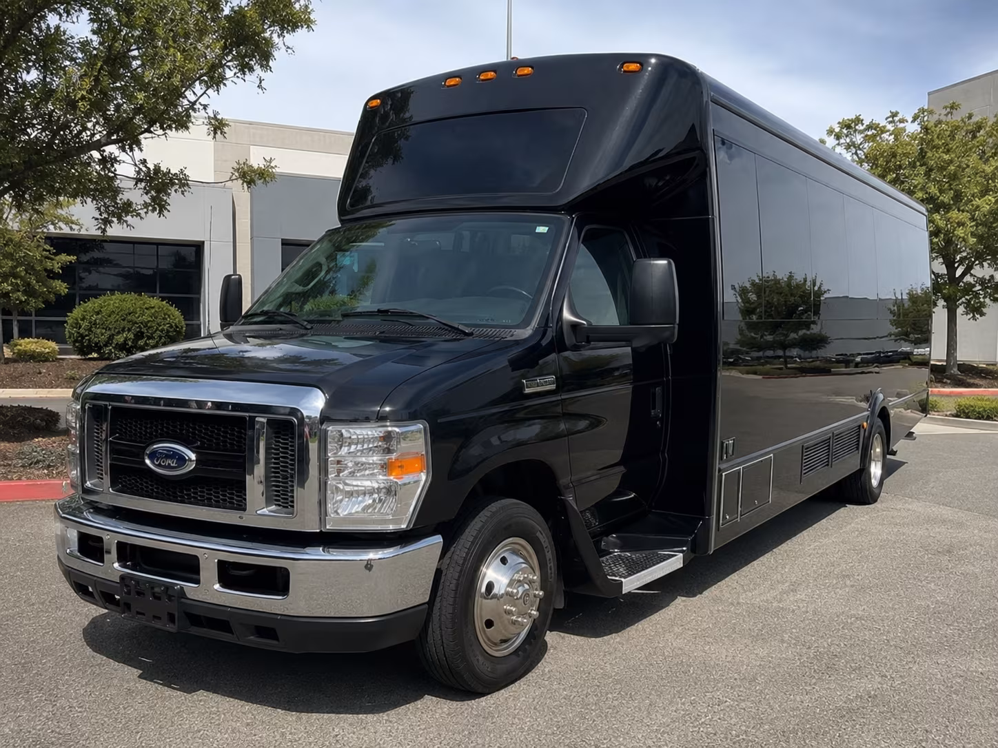 novi party bus